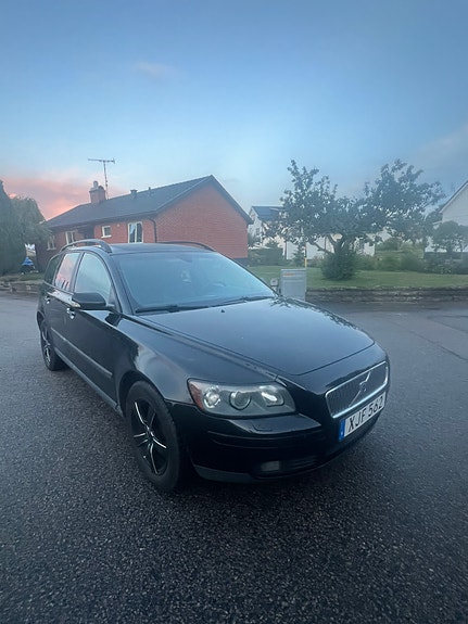 Volvo V50 3 of 5