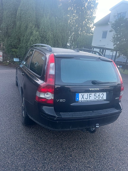 Volvo V50 2 of 5