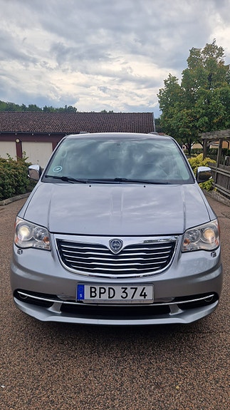 Lancia Voyager 8 of 19