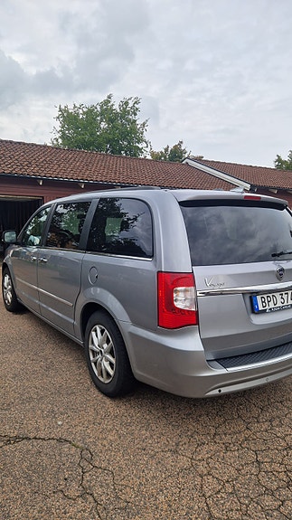 Lancia Voyager 2 of 19