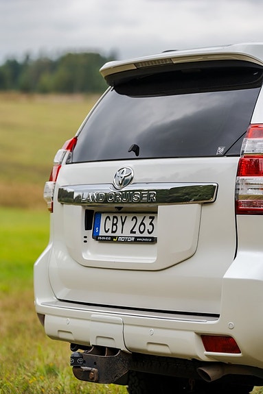 Toyota Land Cruiser 7 of 18