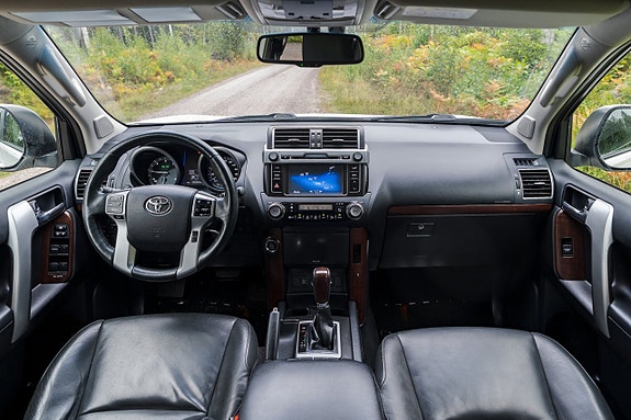 Toyota Land Cruiser 10 of 18