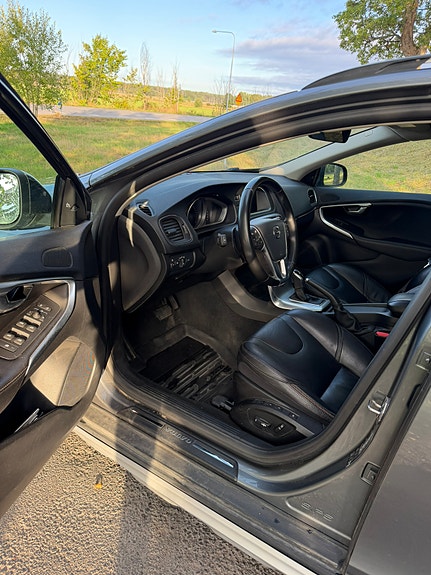Volvo V40 Cross Country 7 of 12