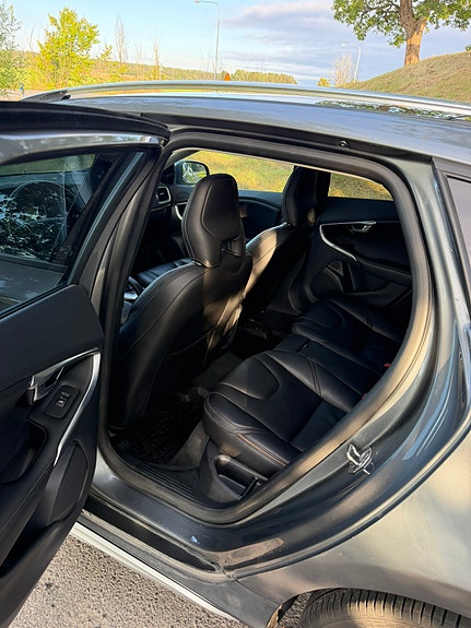Volvo V40 Cross Country 8 of 12