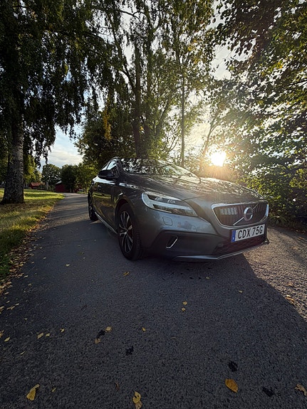 Volvo V40 Cross Country 4 of 12