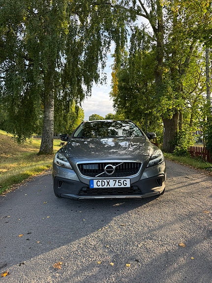 Volvo V40 Cross Country 3 of 12