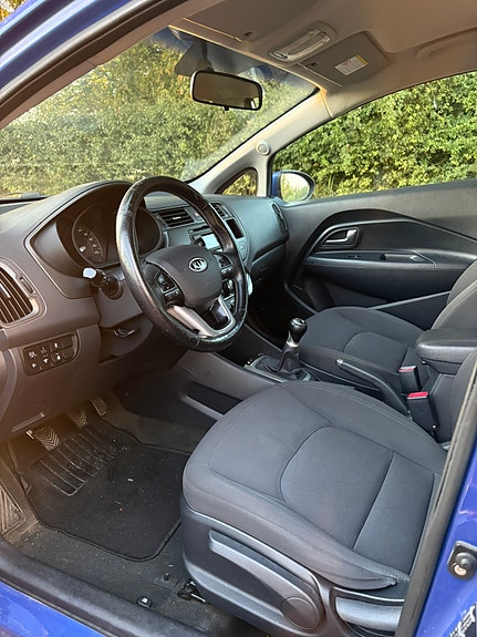 Kia Rio 7 of 14