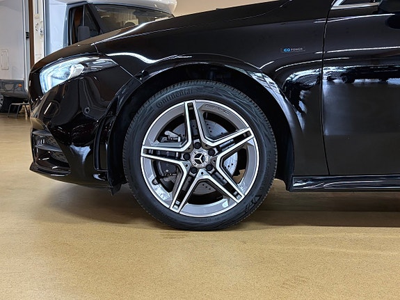 Mercedes-Benz A250 e 9 of 30
