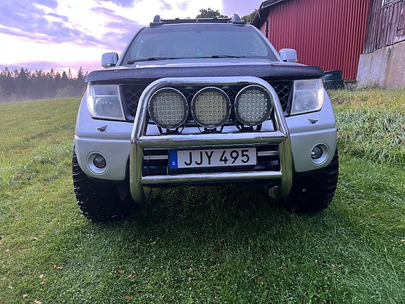 Nissan Navara 2 of 15