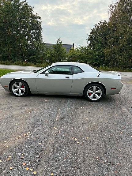 Dodge Challenger 3 of 7