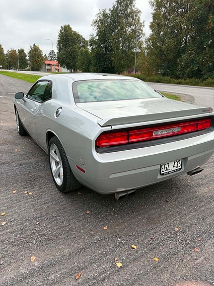 Dodge Challenger 2 of 7