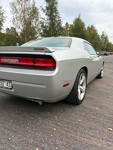 Dodge Challenger 4 of 7