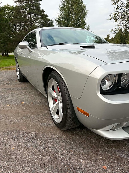 Dodge Challenger 6 of 7