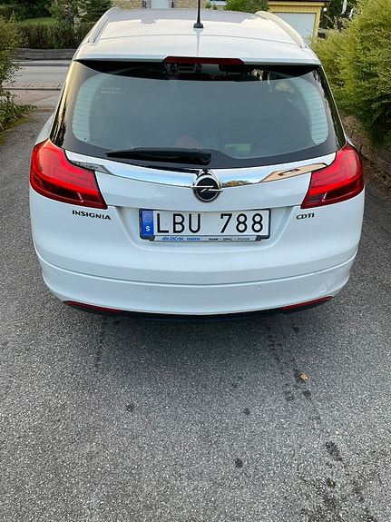Opel Insignia 2 of 9