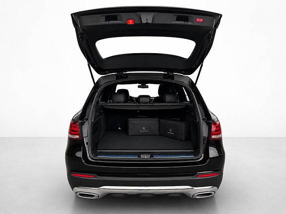 Mercedes-Benz GLC300 e 6 of 13