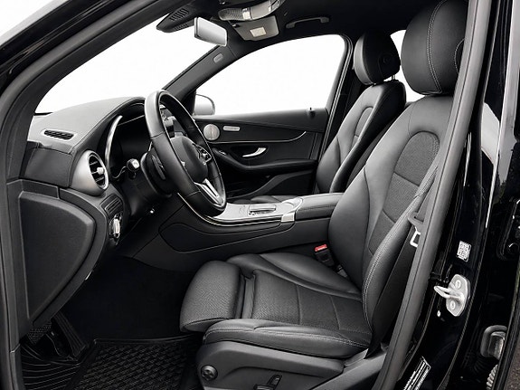 Mercedes-Benz GLC300 e 7 of 13