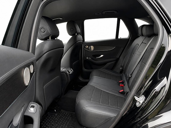 Mercedes-Benz GLC300 e 8 of 13