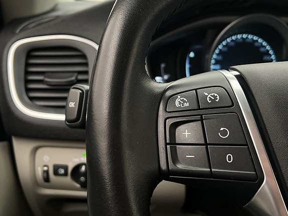 Volvo V40 13 of 27