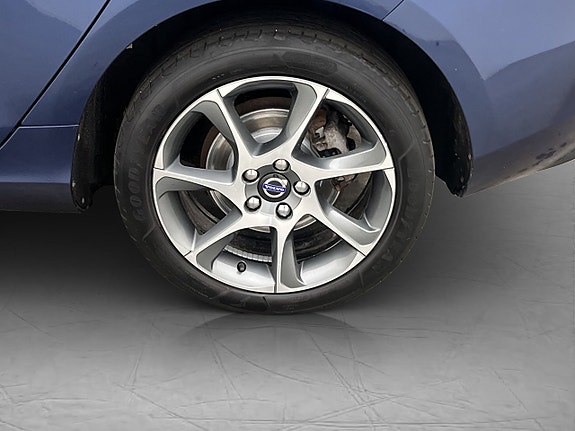 Volvo V40 25 of 27