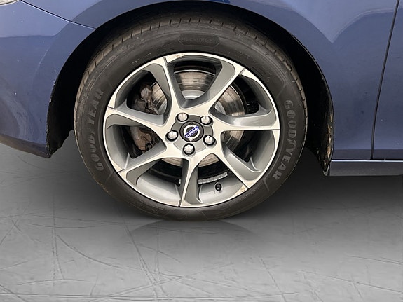 Volvo V40 24 of 27