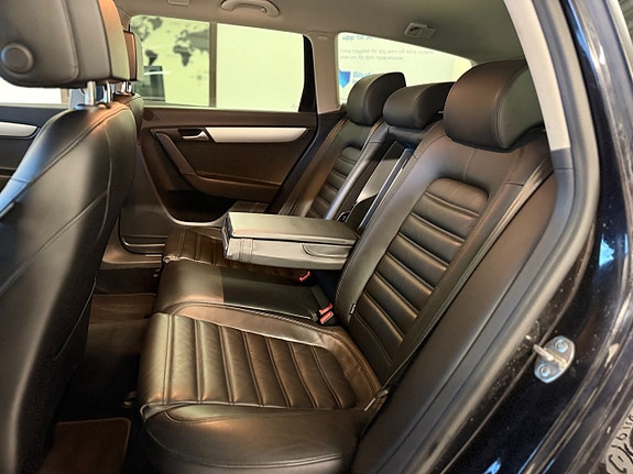 Volkswagen Passat Alltrack 17 of 19
