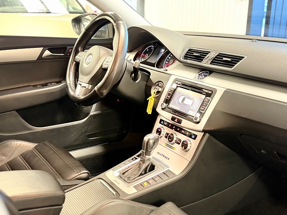 Volkswagen Passat Alltrack 14 of 19
