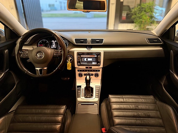 Volkswagen Passat Alltrack 16 of 19