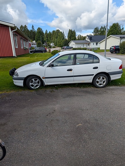Toyota Avensis 4 of 4