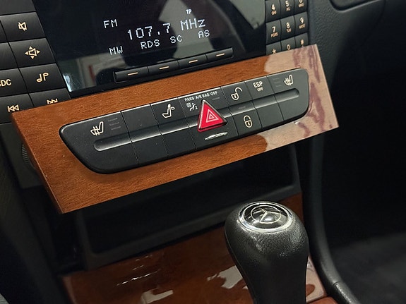 Mercedes-Benz E200 16 of 19