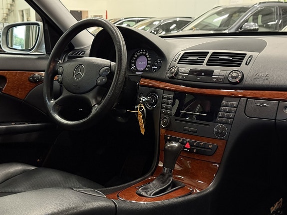 Mercedes-Benz E200 11 of 19