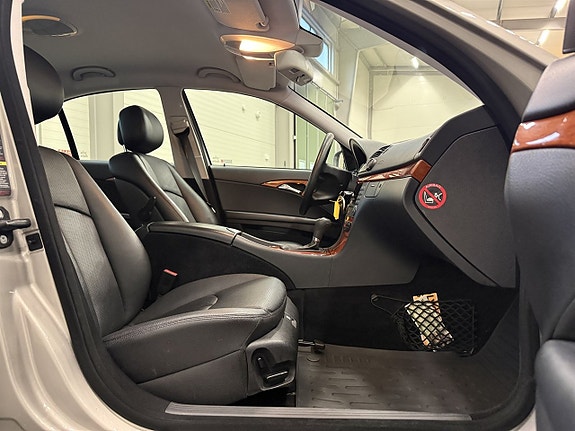 Mercedes-Benz E200 9 of 19