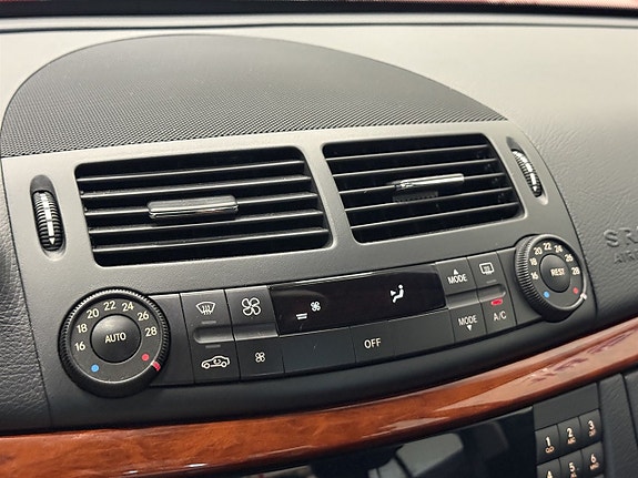 Mercedes-Benz E200 14 of 19