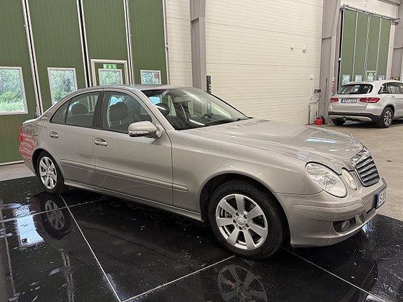 Mercedes-Benz E200 7 of 19