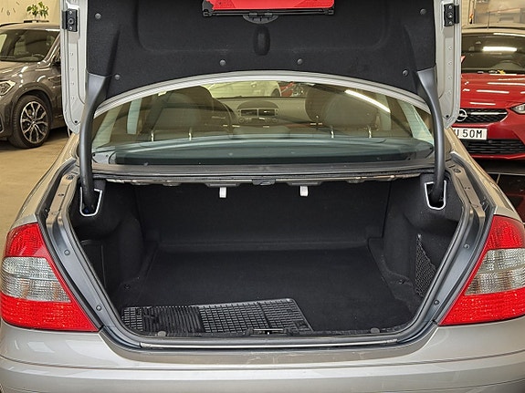 Mercedes-Benz E200 5 of 19