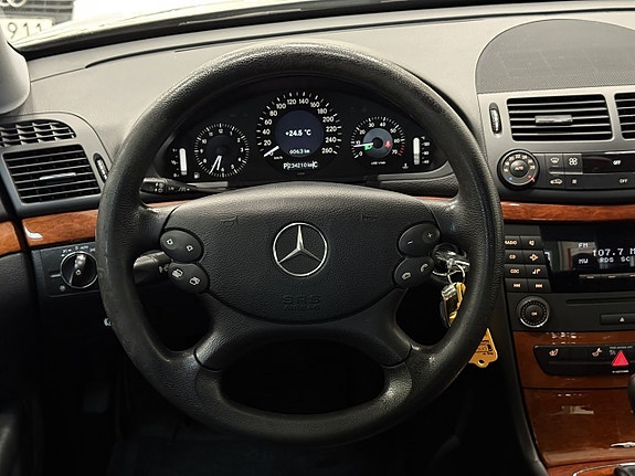Mercedes-Benz E200 19 of 19