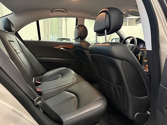 Mercedes-Benz E200 10 of 19