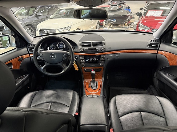 Mercedes-Benz E200 18 of 19