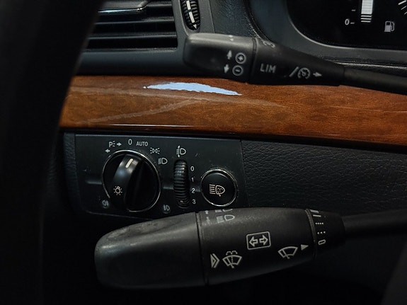 Mercedes-Benz E200 12 of 19