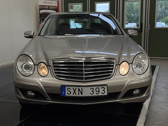 Mercedes-Benz E200 8 of 19