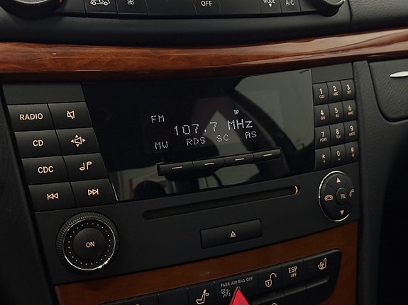 Mercedes-Benz E200 15 of 19