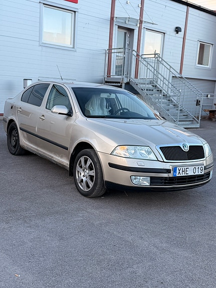 Skoda Octavia 2 of 5
