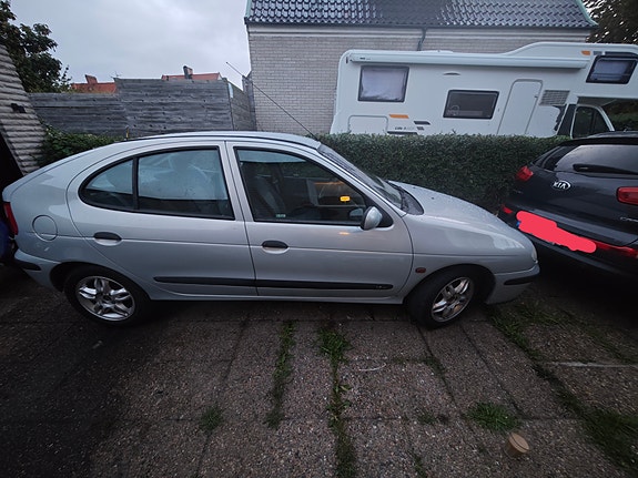Renault Megane II 3 of 4