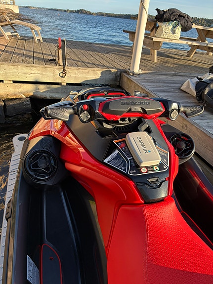 Sea-Doo RXT-X RS 300 2 of 4