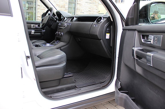 Land Rover Discovery 4 26 of 30