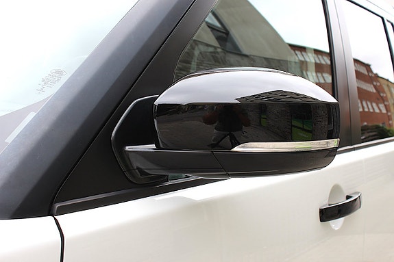 Land Rover Discovery 4 16 of 30