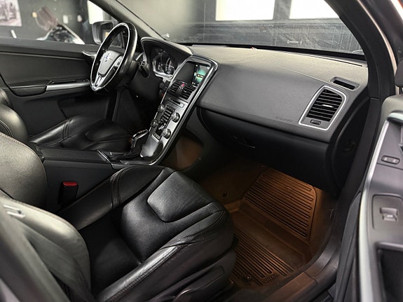 Volvo XC60 9 of 15