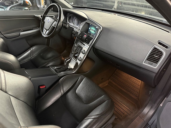 Volvo XC60 10 of 15