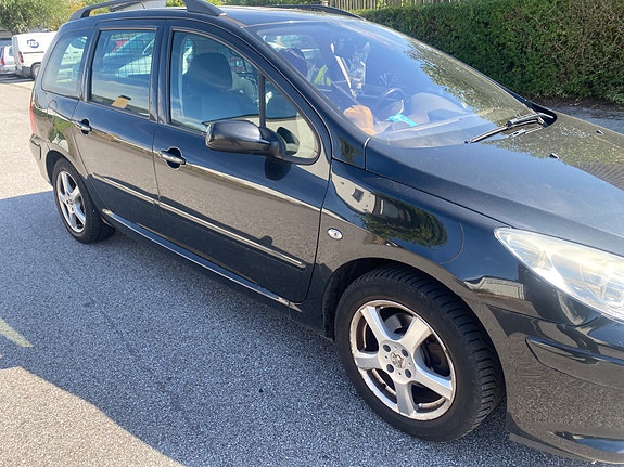 Peugeot 307 2 of 8