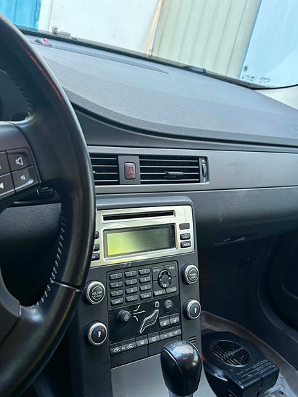 Volvo V70 7 of 12