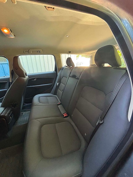 Volvo V70 3 of 12